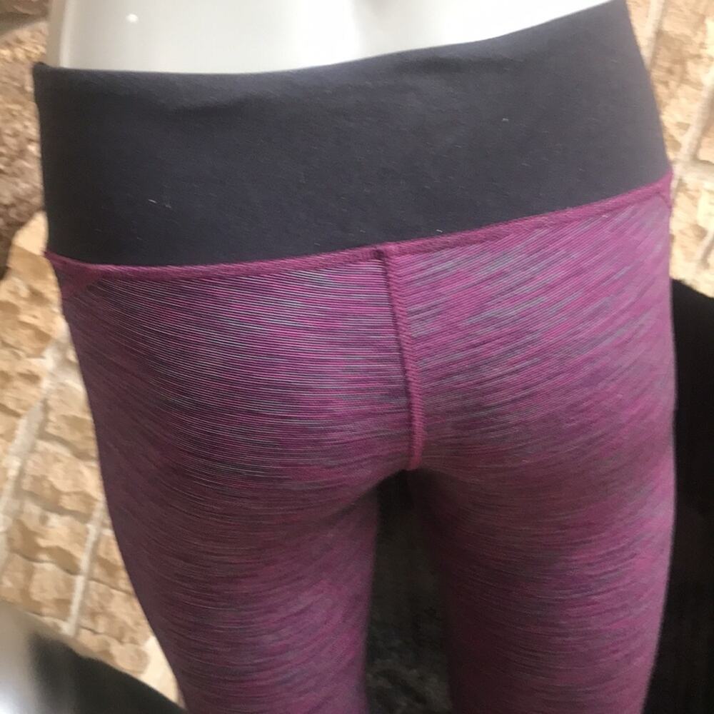 Kirkland Purple Yoga Leggings Women's Size Small - Picture 5 of 8